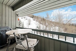 Outdoor dining - Upper Borders 407 (Beaver Creek)