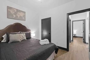 3 bedrooms, desk, iron/ironing board, WiFi