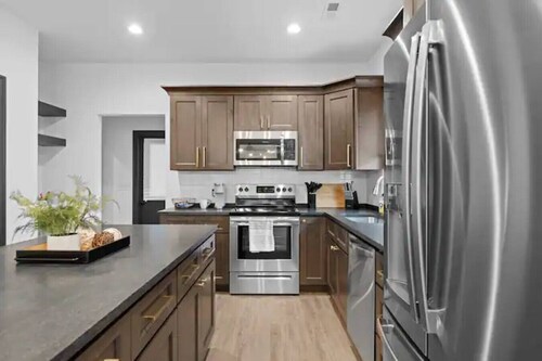 Heart of Downtown Chattanooga | Sleeps 8 | Pool Table