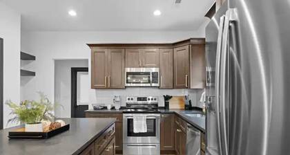 Heart of Downtown Chattanooga | Sleeps 8 | Pool Table