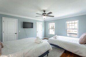 3 dormitoris, escriptori i planxa i posts de planxar 