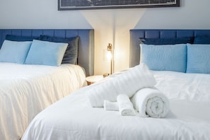 3 عدّة غرف نوم ومكتب ومكواة/لوح كي وسرير سفر