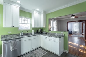 Frigorífic, microones, forn i placa de cuina 