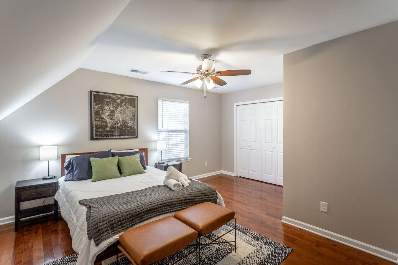 Desk, iron/ironing board, travel cot, WiFi