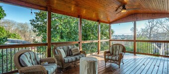 Massive home/Downtown/Garage/Fenced in yard