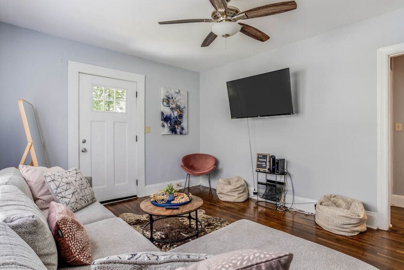 22) Great Area & Super Walkable!