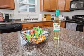 雪櫃、微波爐、焗爐、爐具