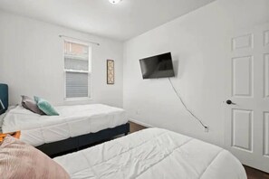 3 間睡房、書桌、熨斗/熨衫板、Wi-Fi