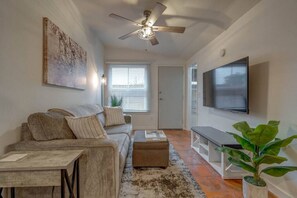 Smart TV - Southwest 2BR Casita • Dog Park • Gated Parking / #1 (Tucson)