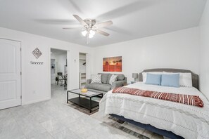 1 slaapkamer, een strijkplank/strijkijzer, gratis wifi, beddengoed