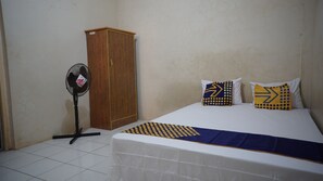 Double Room | Laptop workspace, bed sheets - Hotel O Hunian 99 (Genteng)
