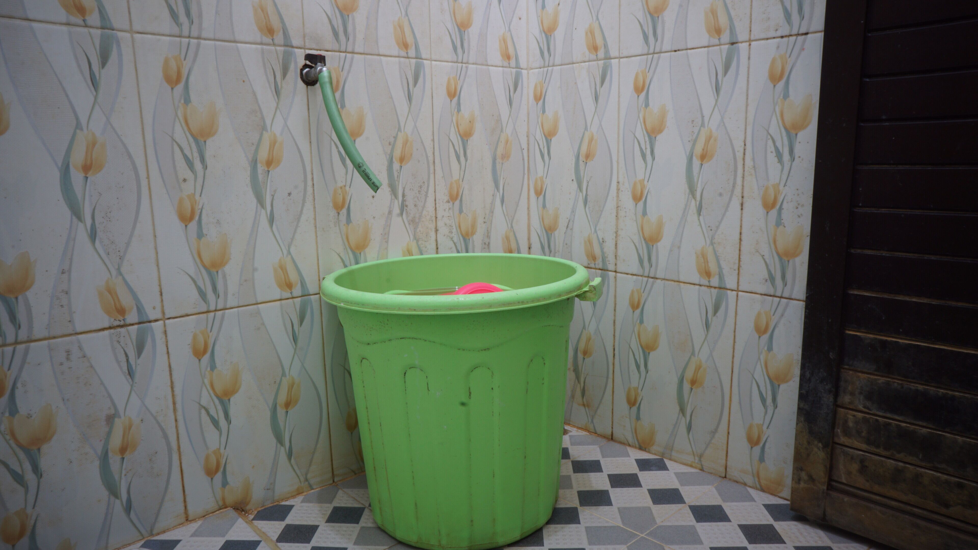 Kamar Double | Kamar mandi | Shower dan handuk