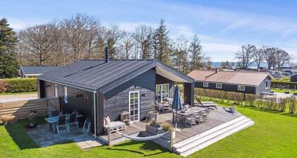 "Ovine" - 300m from the sea by Interhome