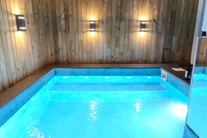 Sauna, hot tub, steam room