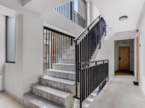 Appartement, 1 chambre, balcon, vue ville | Façade de lâhĂ©bergement
