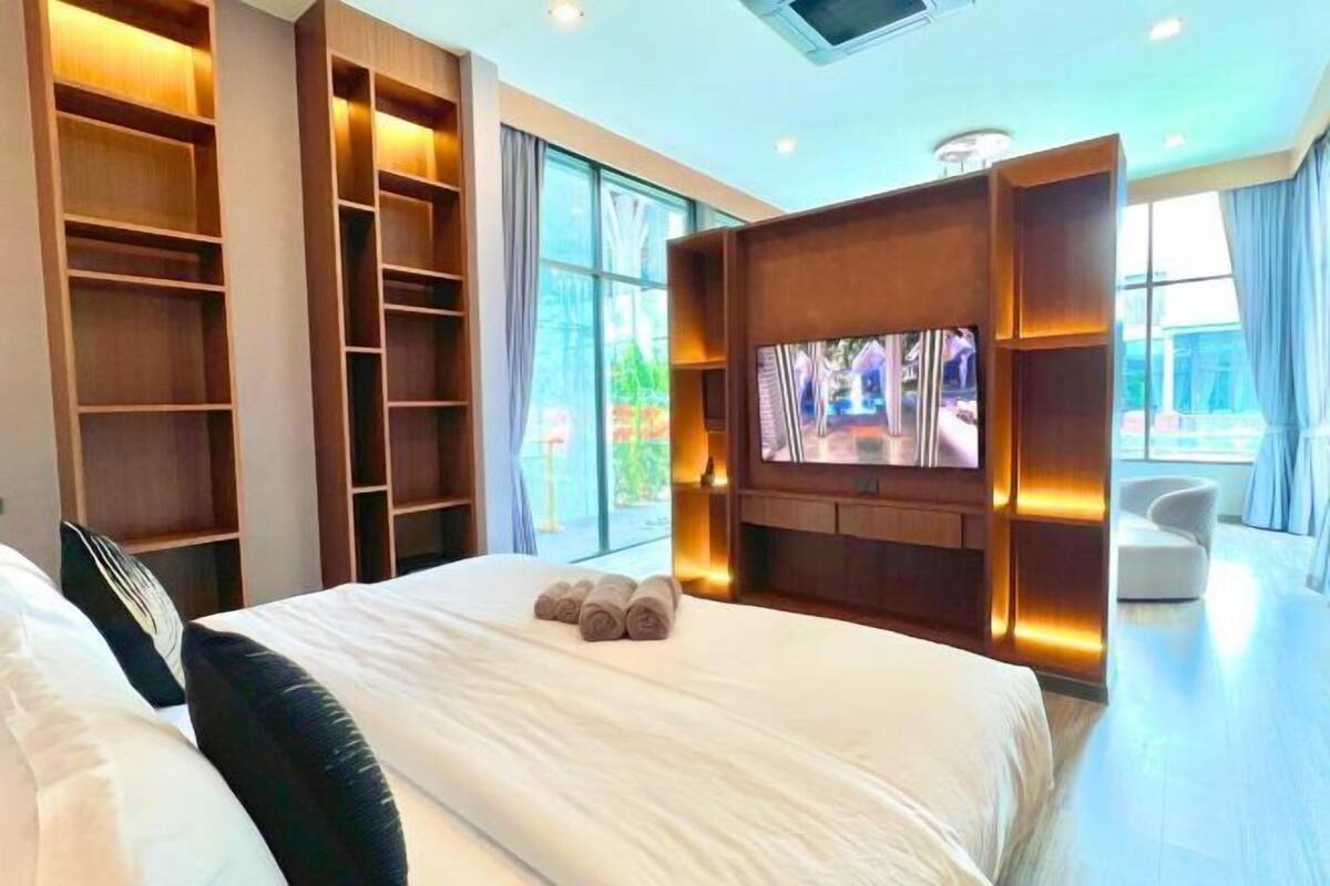 1 bedroom, free minibar, in-room safe, individually decorated