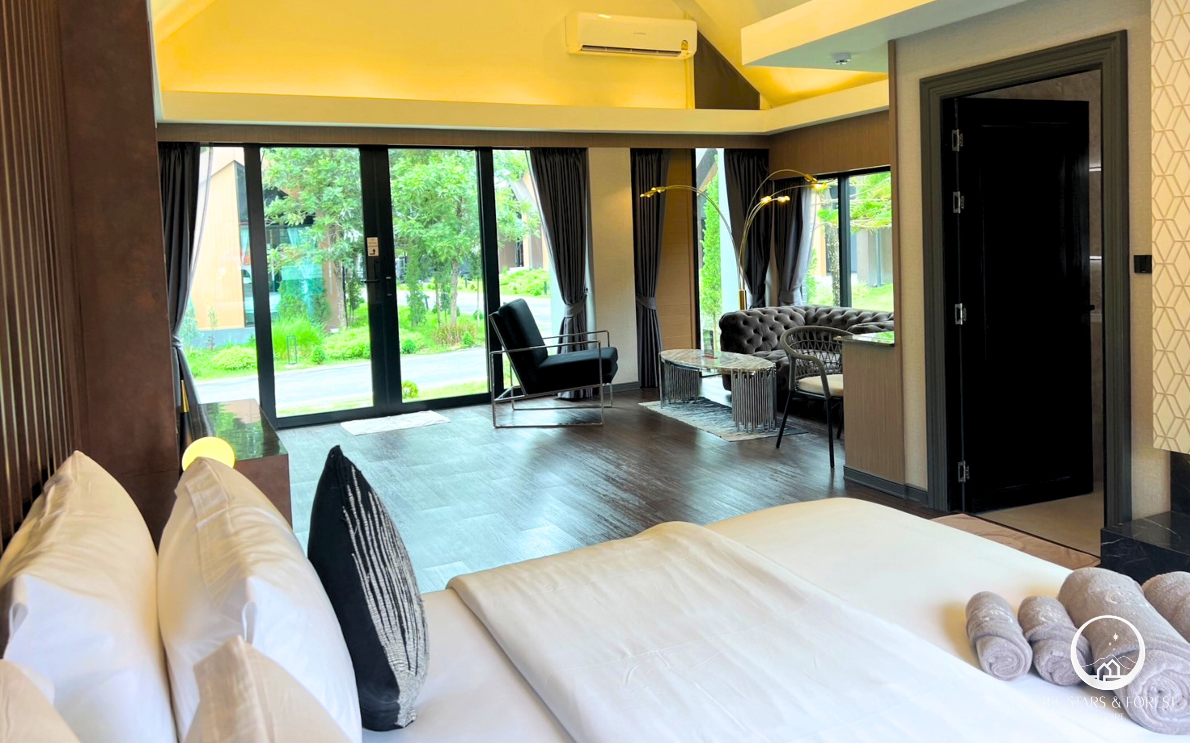Villa Premier | Artículos del minibar gratis y caja de seguridad en la habitación 