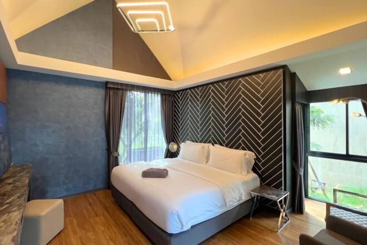 1 bedroom, free minibar, in-room safe, individually decorated