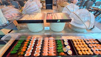 Free daily buffet breakfast
