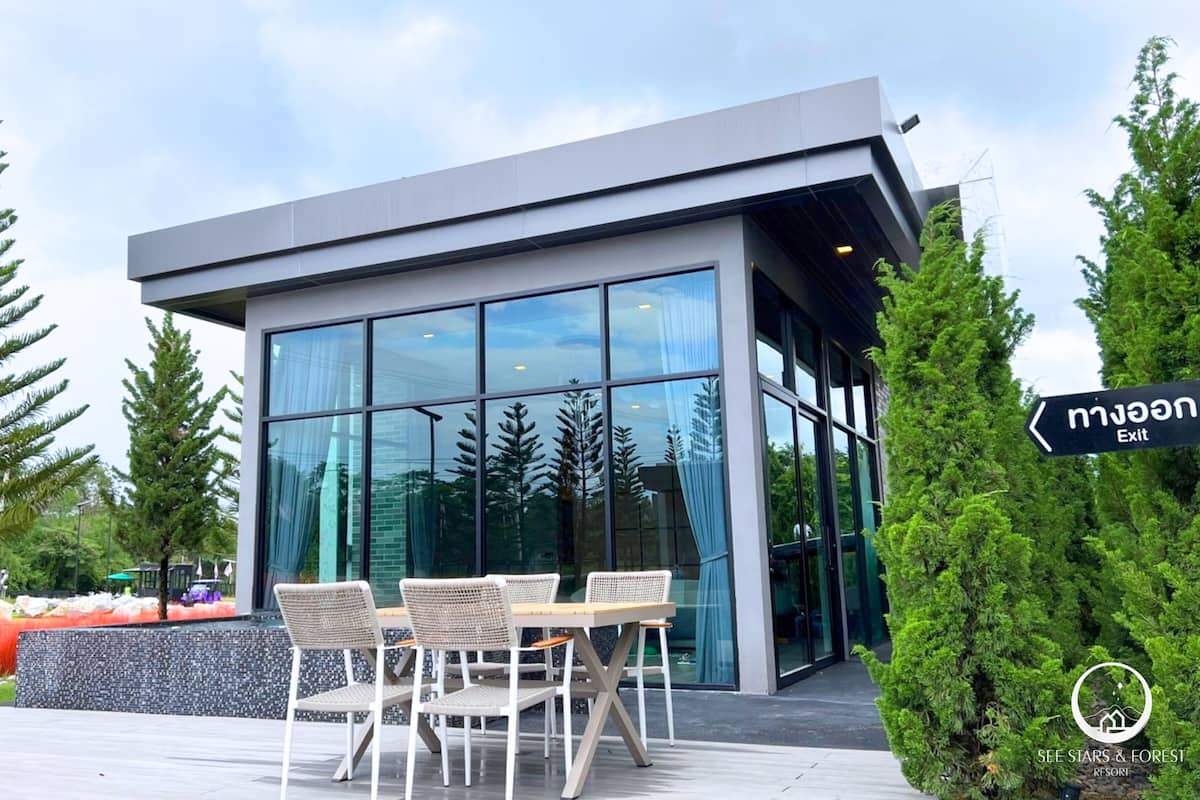 Presidentiële villa | Een gratis minibar, een kluis op de kamer, een bureau