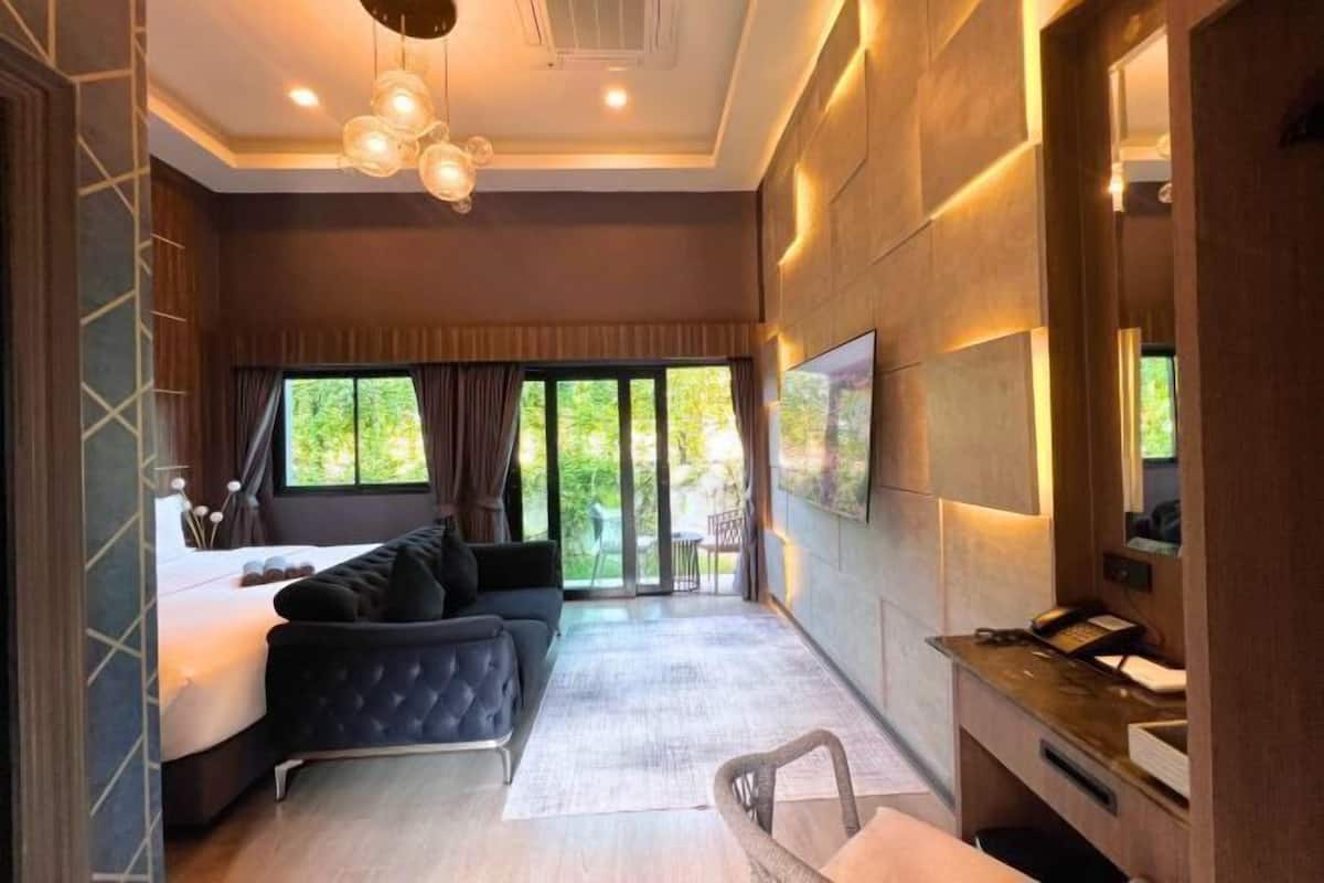 1 bedroom, free minibar, in-room safe, individually decorated