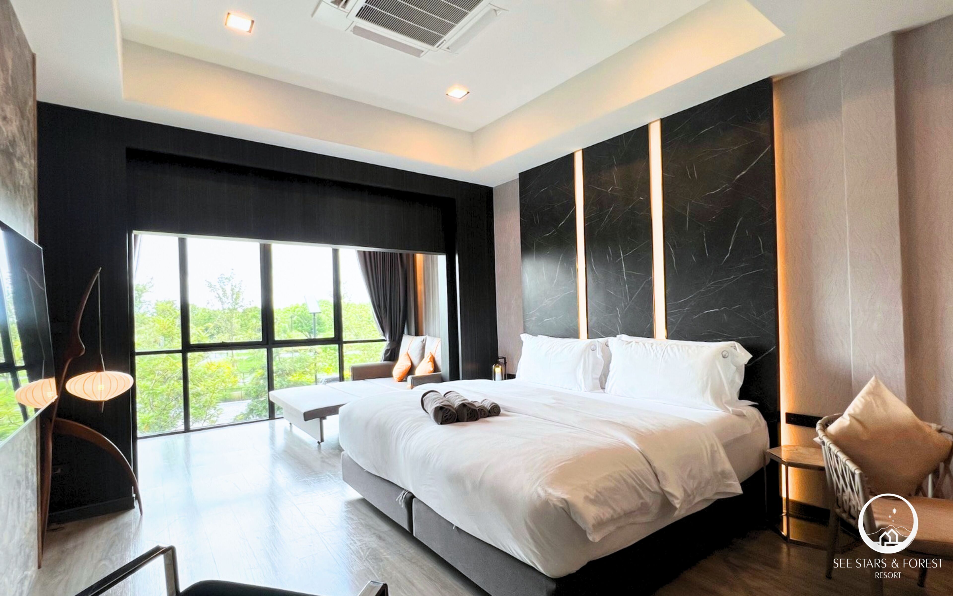 Habitación estándar con 1 cama matrimonial o 2 individuales | Artículos del minibar gratis y caja de seguridad en la habitación 