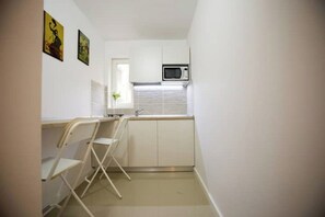Fridge, microwave, coffee/tea maker, electric kettle