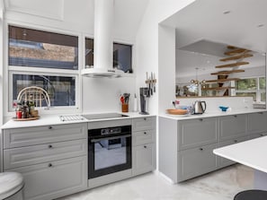 Fridge, microwave, dishwasher, cookware/dishes/utensils