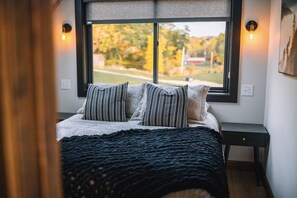 4 bedrooms, free WiFi, bed sheets - The Lodge @ Paradise Lake (New Philadelphia)