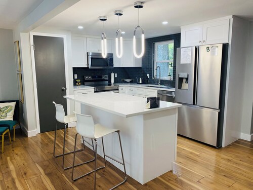 7min to Uptown - 2 Ensuites Suites w/Veranda