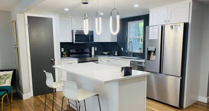 7min to Uptown - 2 Ensuites Suites w/Veranda