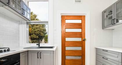 Beachside Cottage Glenelg Sth | Pets Welcome