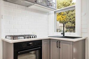 Fridge, microwave, oven, stovetop - Beachside Cottage Glenelg Sth | Pets Welcome (Glenelg South)