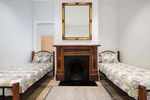 1 chambre, fer et planche Ă repasser, Wi-Fi, draps fournis