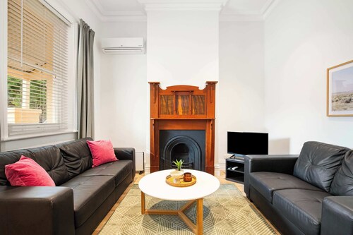 Beachside Cottage Glenelg Sth | Pets Welcome