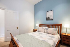 1 bedroom, iron/ironing board, WiFi, bed sheets - Beachside Cottage Glenelg Sth | Pets Welcome (Glenelg South)