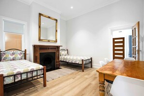 1 chambre, fer et planche Ă repasser, Wi-Fi, draps fournis