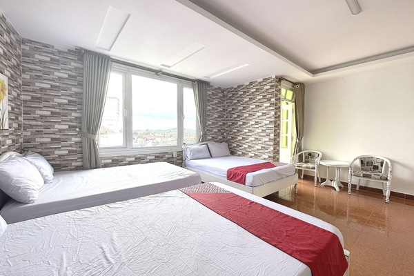 Family Room, Multiple Beds | 1 bedroom, minibar, desk, laptop workspace