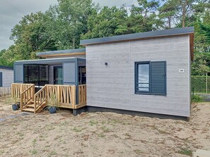 Exterior - Charming Chalet with Heated Pool, Terrace & Parking - 6 Guests (Jullouville)