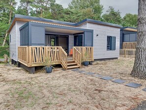 Exterior - Charming Chalet with Heated Pool, Terrace & Parking - 6 Guests (Jullouville)