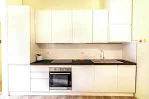 Fridge, microwave, oven, stovetop - The loft on Savona Street (Milano)