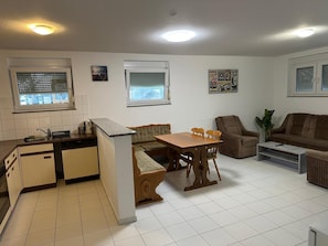 Apartment, Private Bathroom | Lounge - Pension Seckbach (Frankfurt)