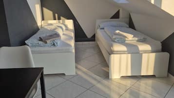 Deluxe Studio, Private Bathroom | 1 bedroom, free WiFi, bed sheets