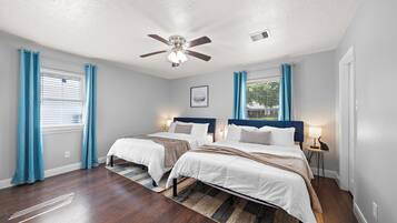 3 bedrooms, desk, iron/ironing board, free WiFi