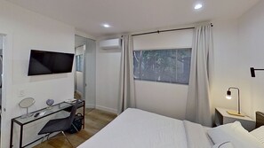 1 bedroom, desk, iron/ironing board, free WiFi