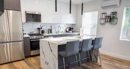 BEAUTIFUL NOHO 1-BEDROOM APARTMENT: NEWLY REMODELED w/ PARKING & EV CHARGER p70