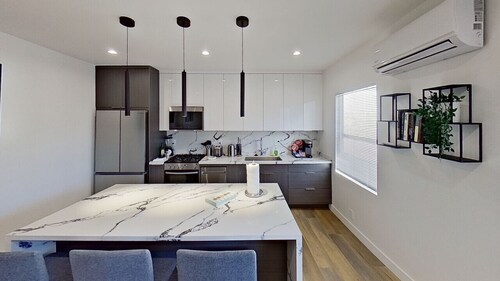 BEAUTIFUL NOHO 1-BEDROOM APARTMENT: NEWLY REMODELED w/ PARKING & EV CHARGER p70