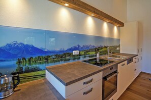 Køleskab, ovn, kogeplade, opvaskemaskine