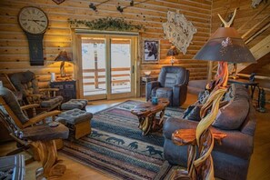 スマートテレビ、暖炉、DVD プレーヤー、ビデオライブラリ