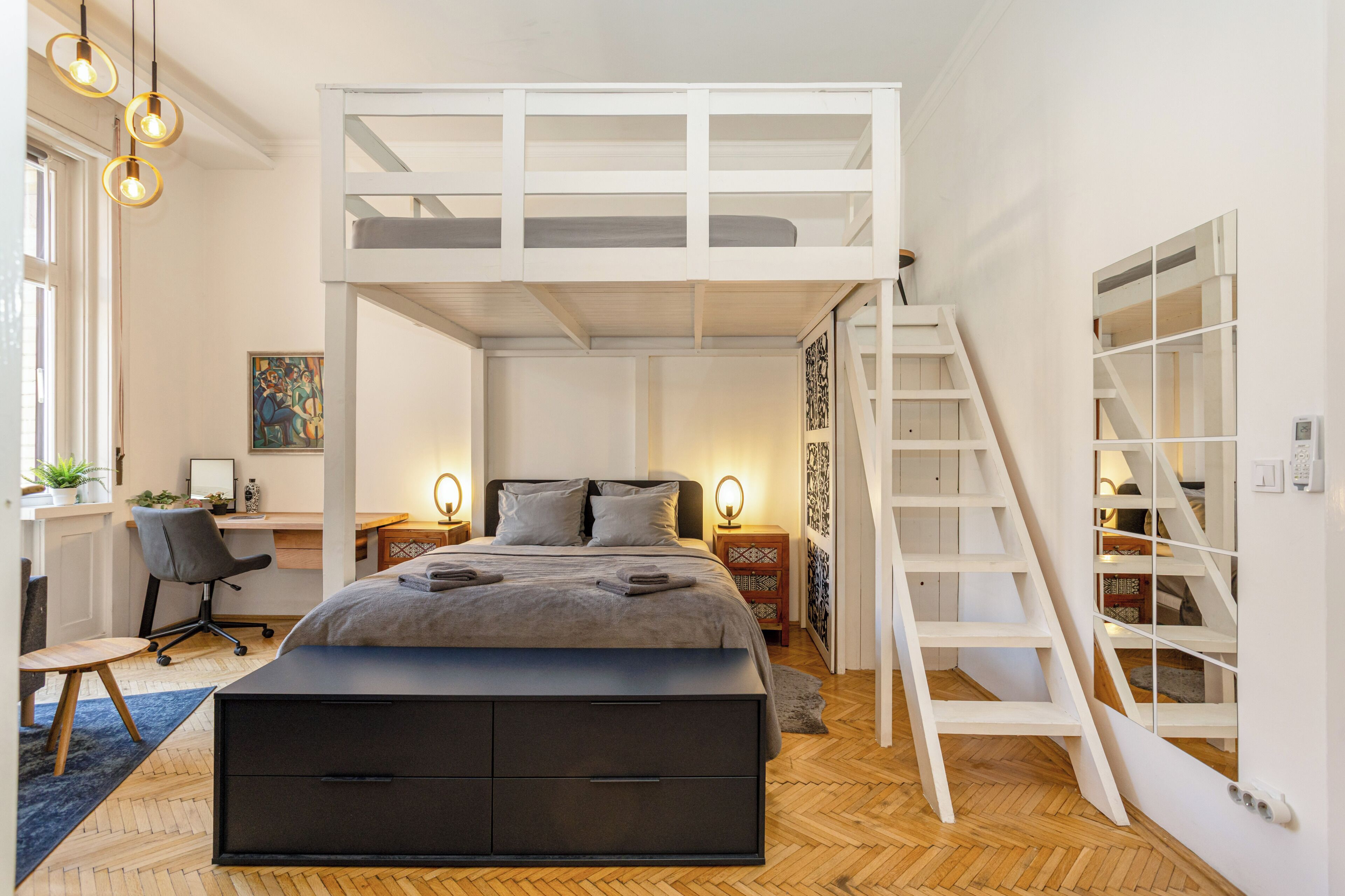 4 bedrooms, desk, iron/ironing board, free WiFi
